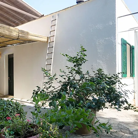 Kalinifta - Io Parto Io Arrivo Bed and breakfast 4*
