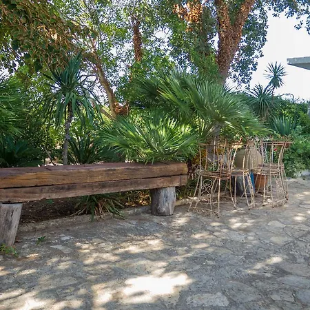 Kalinifta - Io Parto Io Arrivo Bed and breakfast 4*